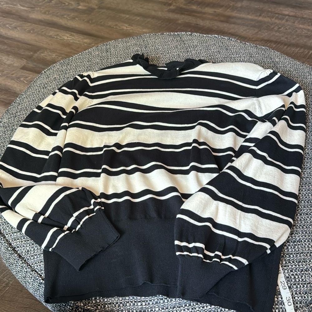 Sweater - Picture 2 of 5